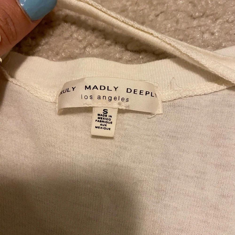 Basic white tee - Picture 2 of 2